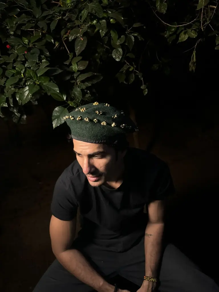 Pardesi Beret-Ghungroo (Olive)