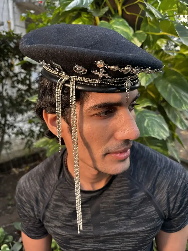 Pardesi Beret-Charms (Black)