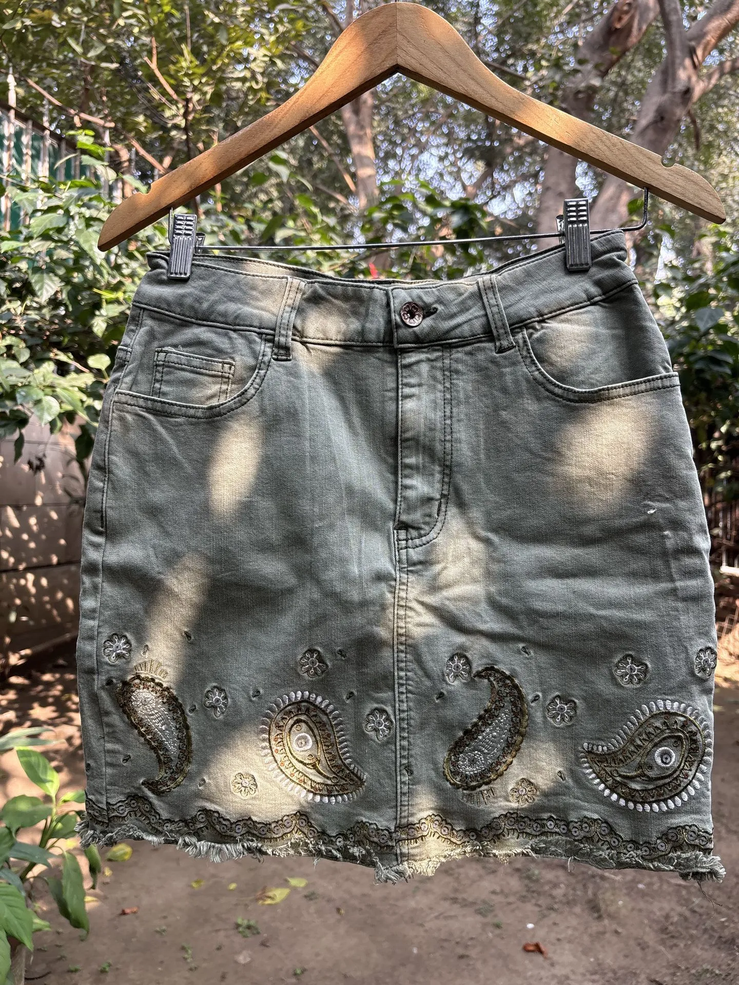 Pankhudi Paisley skirt